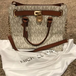 MICHAEL KORS Hamilton Large Logo Tote in Vanilla